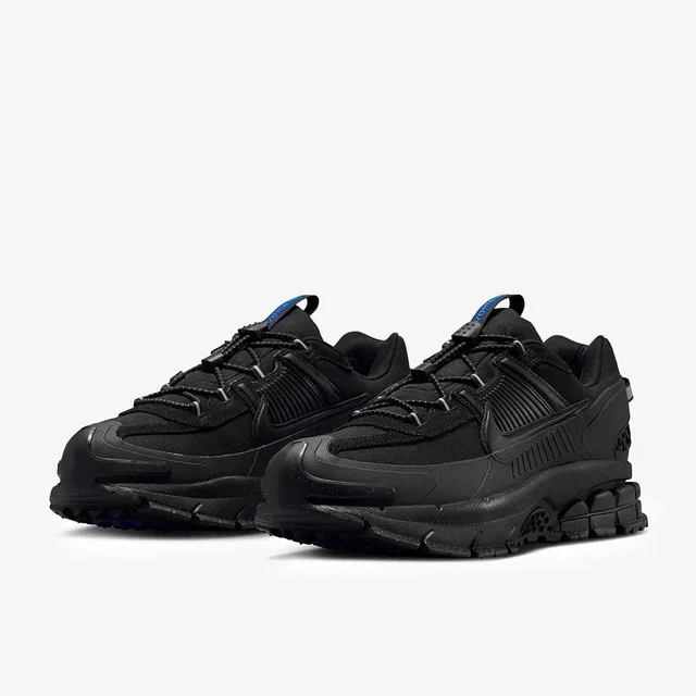 Nike Zoom Vomero Roam winterproof shoe