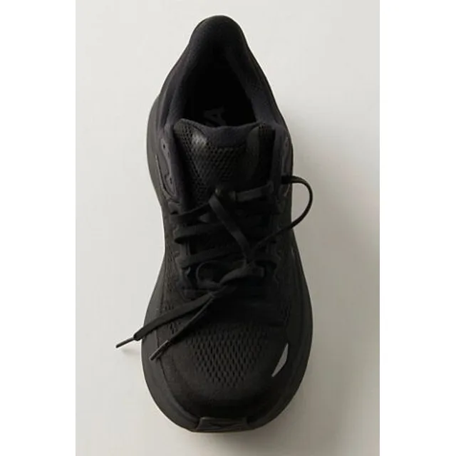Baskets Hoka Bondi 9 par HOKA en Noir/Noir, pour femme taille: US 10 chez Free People