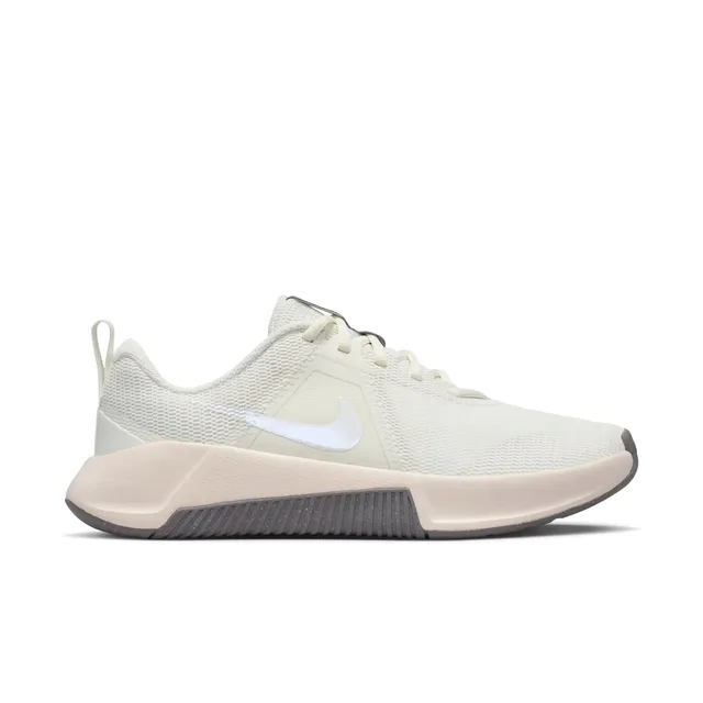 Chaussures de cross training femme Nike MC Trainer 3 - Beige
