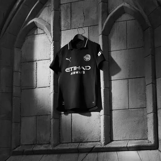 PUMA Maillot Manchester City pour Enfant Saison 2025/26 – Noir, Puma - Noir, 9-10 Ans