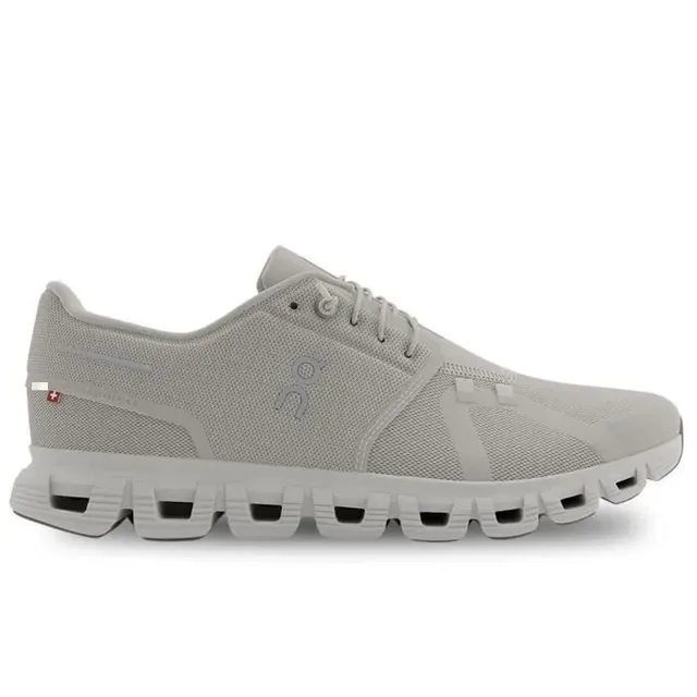 On Cloud 6 Sneakers en Perle/Blanc, pour femme taille: US 7 chez Free People