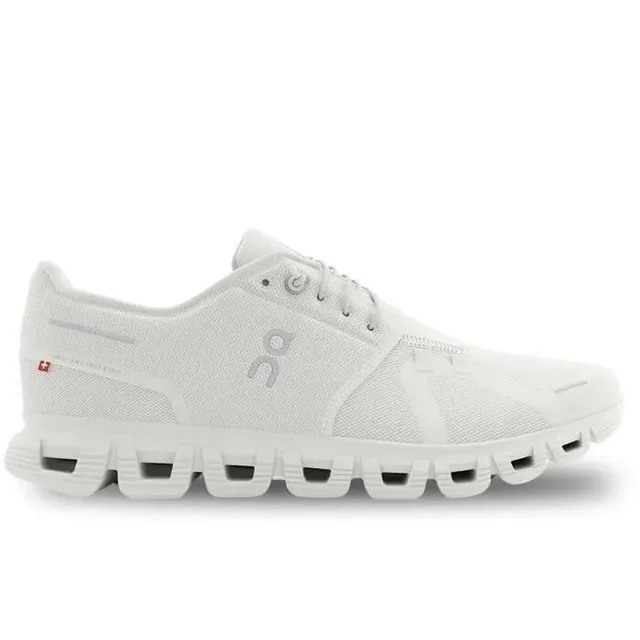 On Cloud 6 Sneakers en Blanc, pour femme taille: US 6.5 chez Free People